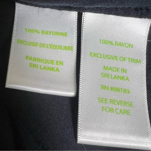 Lilly Pulitzer Black Willa oversized Boho Peasant top
Large - Picture 8 of 9